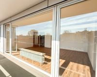 Balkon und Wohn- und Essbereich