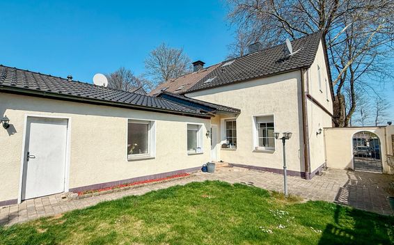 Willkommen im Familienglück – Modernisierte Doppelhaushälfte mit Garten in Altenessen-Süd
