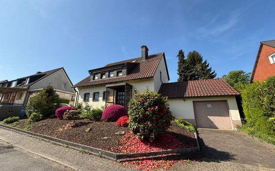 Freistehendes Einfamilienhaus mit großem Garten in begehrter Lage von Essen-Schönebeck