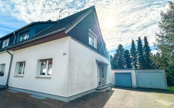 *RESERVIERT* Naturnahes Wohnen - schöne Doppelhaushälfte unmittelbar am Hexbachtal