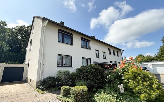 Eine seltene Gelegenheit
 – Wohnen am Schlosspark Borbeck - 
Zweifamilienhaus in bester Lage