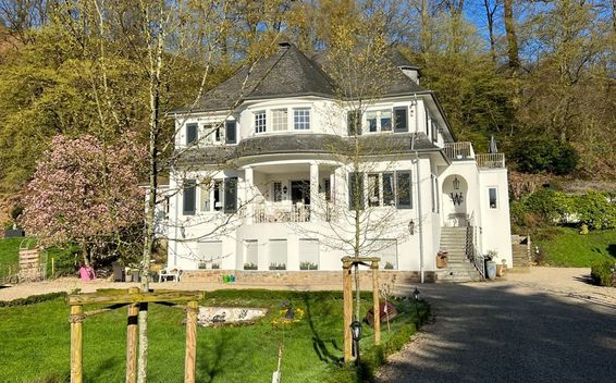 *** EINZIGARTIGES VILLENANWESEN MIT ATEMBERAUBENDEM GRUNDSTÜCK IM ESSENER SÜDEN ***